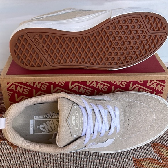 Vans WMNS Kyle Walker Pro
Antique/Rose
VN0A4UWS2LY
Sneakers - Picture 5 of 16